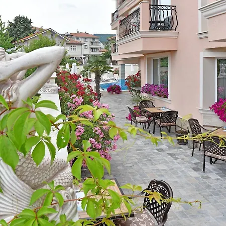 Sirena Palace Family فندق