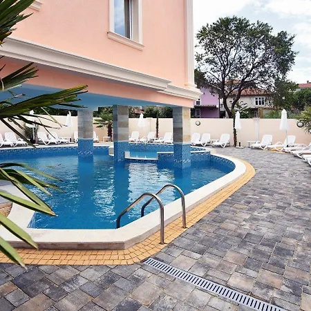 Sirena Palace Family فندق ابزور