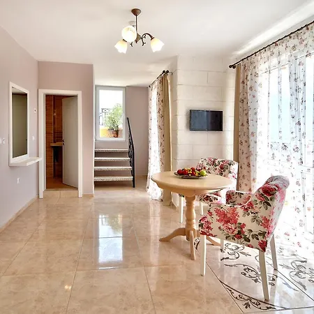 Sirena Palace Family ابزور