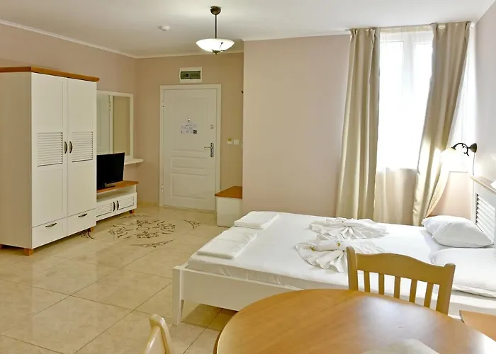 Sirena Palace Family